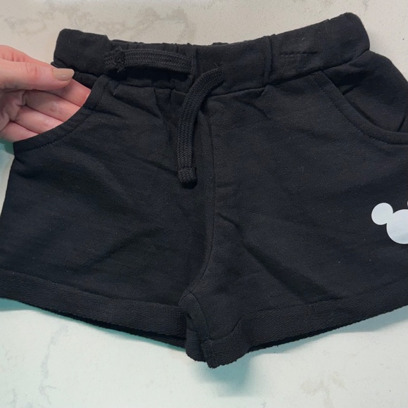 NWOT Disney Mickey Mouse Print Shorts w Pockets & Rolled Hem Kids Size 4T Black - Picture 3 of 7